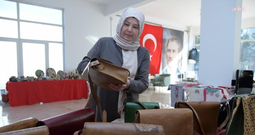Kahramankazan Belediyesi Kültür Evleri’nde eğitim alan kursiyerlerin el emeği ürünleri,