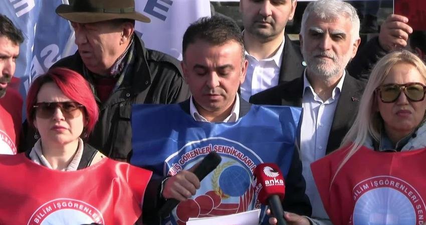 İş bırakma eylemi gerçekleştiren Birleşik Kamu İş Konfederasyonu üyeleri Kadıköy