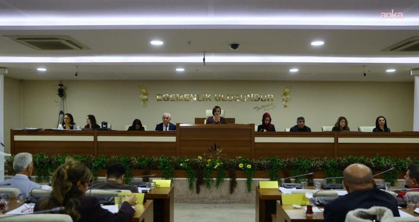 Karabağlar Belediye Meclisi'nin aralık ayı toplantısında, kentsel dönüşüm projeleri ve