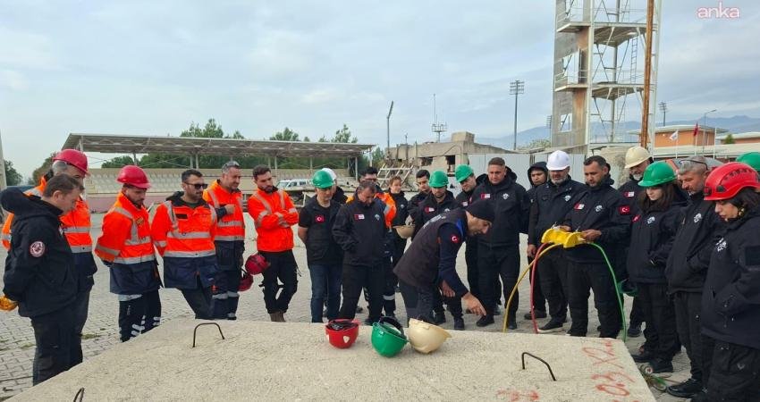 Karabağlar Belediyesi, afetlere hızlı müdahale kapasitesini artırmak ve toplumda farkındalık