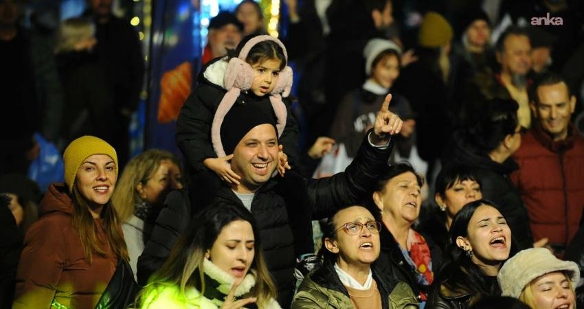 Karşıyaka Belediyesi tarafından düzenlenen Yeni Yıl Festivali kapsamında Mansur Ark