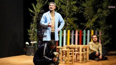 Keçiören Belediyesi Necip Fazıl Kısakürek Tiyatro Salonu’nda sahnelenen iki perdelik