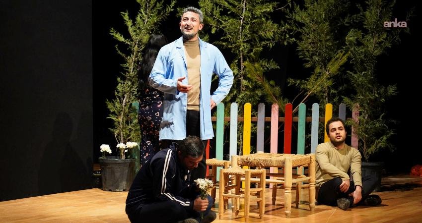 Keçiören Belediyesi Necip Fazıl Kısakürek Tiyatro Salonu’nda sahnelenen iki perdelik