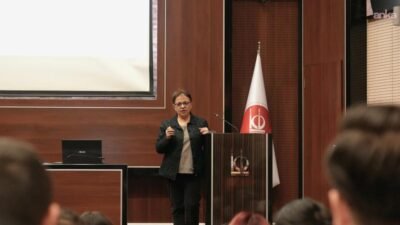 Keçiören Belediyesi, stajyer öğrencilere yönelik başlattığı sağlık eğitimi programlarına Belediye Meclis Toplantı