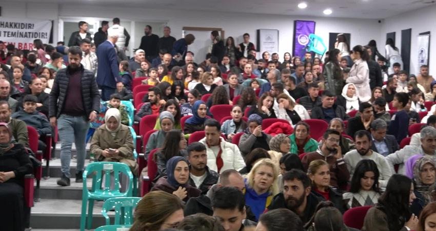 KESK’in 30. kuruluş yılı Adıyaman’da dayanışma gecesiyle kutlandı: “KESK, bu ülkede kamu emekçilerinin mücadelesinin mihenk taşıdır” Kamu Emekçileri Sendikaları Konfederasyonu’nun (KESK) 30’uncu kuruluş yıl dönümü, Adıyaman