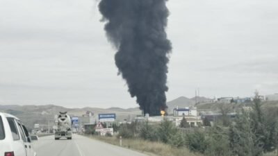 Kırıkkale Organize Sanayi Bölgesi'nde (OSB) bir kimya fabrikasında çıkan yangına