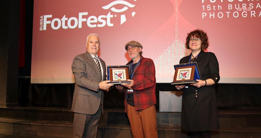 “Kırılma Zamanı”nda dünya fotoğrafla anlatılıyor: 15. Bursa Uluslararası Fotoğraf Festivali başladı Bu yıl “Kırılma Zamanı” temasıyla düzenlenen 15. Bursa Uluslararası Fotoğraf