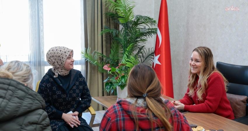 Konak’ta Komşu Buluşmaları’nda gündem doğal gaz mutluluğu Konak'ta Gültepe bölgesinden 26 mahalleyi bir araya getiren Komşu Buluşması’nda, vatandaştan