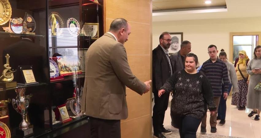 Konyaaltı Belediye Başkanı Kotan, Antalya Down Sendromlular ve Engelliler Derneği’ni ağırladı Konyaaltı Belediye Başkanı Cem Kotan, Antalya Down Sendromlular ve Engelliler