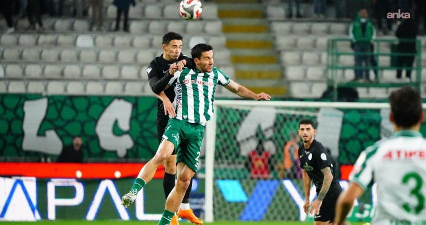 Konyaspor evinde Çaykur Rizespor ile 1-1 berabere kaldı Trendyol Süper Lig’in 15. haftasında Tümosan Konyaspor ile Çaykur Rizespor