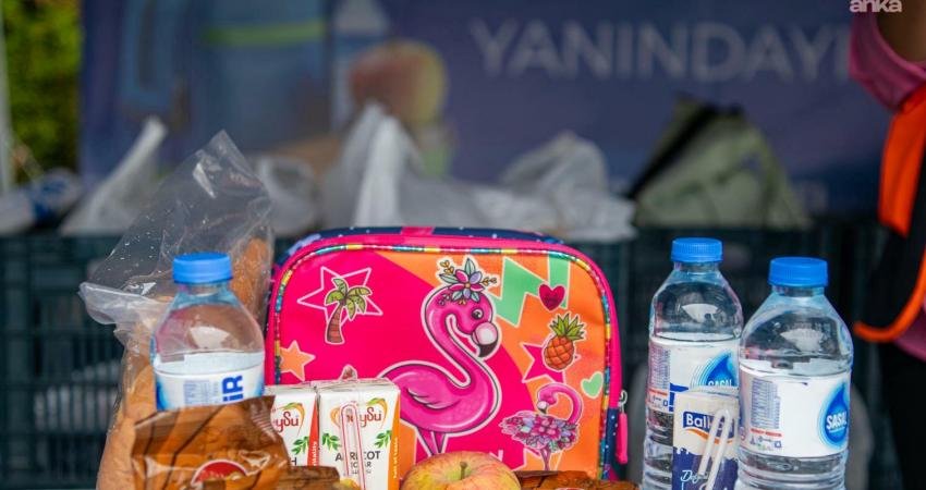 Kuşadası Belediyesi’nin öğrencilere yönelik haftalık beslenme desteği sürüyor Kuşadası Belediyesi, ara tatilin sona ermesiyle kentte yaşayan ihtiyaç sahibi