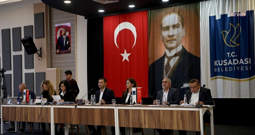 Kuşadası Belediye Meclisi, 2025 yılının son toplantısını Pera Düğün, Organizasyon