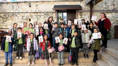 Kuşadası SEYAKMER Dijital ve Materyal Çocuk Kütüphanesi’nde, çocuk kitapları yazarı