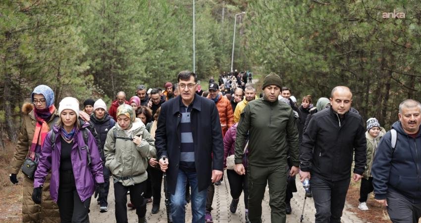 Kütahya Belediyesi’nden Çamlıca Mesire Alanı’nda doğa yürüyüşü Kütahya Belediyesi tarafından düzenlenen doğa yürüyüşü, Belediye Başkanı Eyüp Kahveci’nin