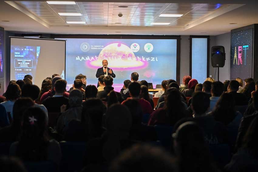 Mamak Belediyesi, gençleri bilimle buluşturmaya yönelik çalışmalarına devam ediyor. Bu