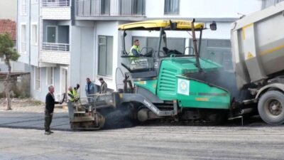Manisa Büyükşehir Belediyesi, Demirci ilçesindeki asfalt çalışmasına devam ediyor. 74