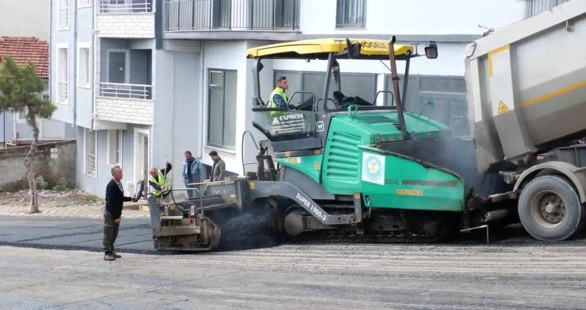 Manisa Büyükşehir Belediyesi, Demirci ilçesindeki asfalt çalışmasına devam ediyor. 74