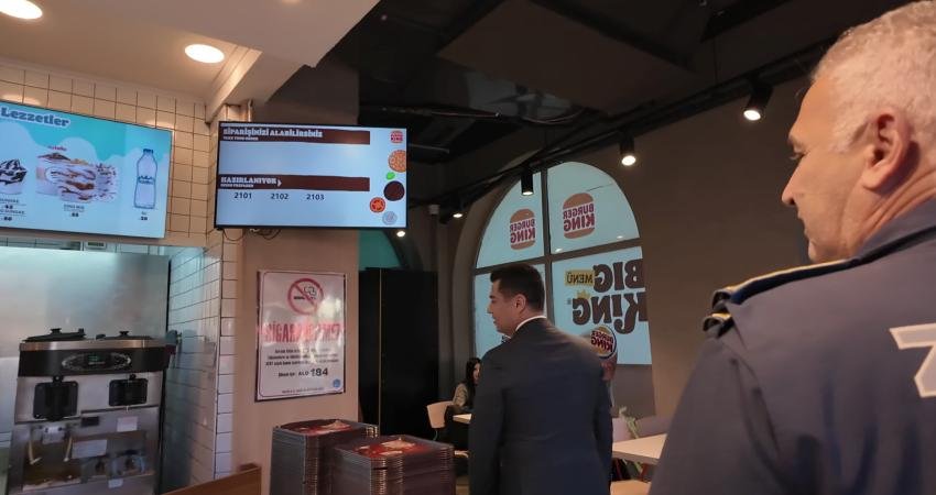 Marmaris Belediye Başkanı Acar Ünlü, zabıta ekiplerinin fast food işletmelerine gerçekleştirdiği denetimlere