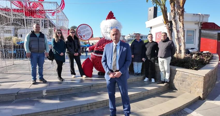 “Marmaris’te yeni yıl coşkusu, geri dönüşümle buluştu Marmaris Belediyesi, Yeni Yıl Festivali kapsamında geri dönüşüm malzemelerinden hazırlanan