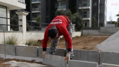 Menderes Belediyesi, Kasımpaşa Mahallesi’nde yeni park ve otopark yapıyor.