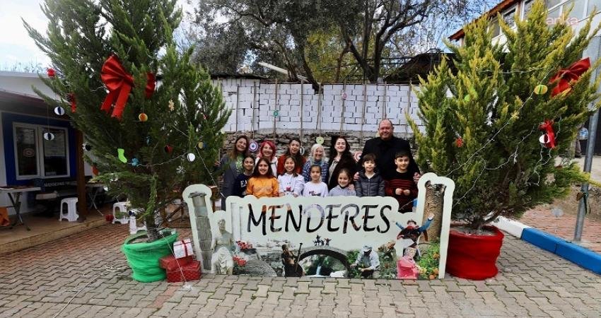 Menderes Belediyesi tarafından Özdere Cumhuriyet Mahallesi’nde kurulan “Özdere Kesre Yılbaşı