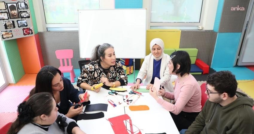 Menderes’in Engelsiz Evi engelli bireylere destek oluyor Menderes Belediyesi’nin yakın zamanda hayata geçirdiği Ferdi Zeyrek Engelsiz Çocuk