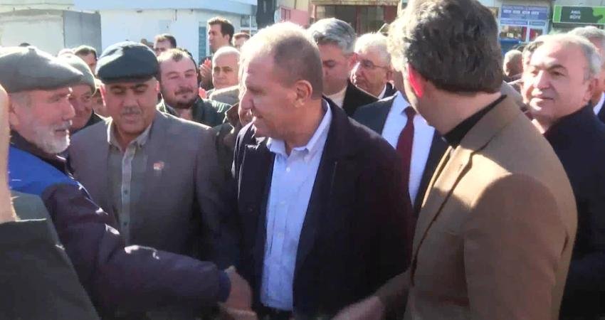 Mersin Büyükşehir Belediye Başkanı Seçer: “Bu insanlar 28 bin lirayla nasıl çocuklarının rızkını götürecek?” Türkiye Belediyeler Birliği (TBB) Başkan Vekili ve Mersin Büyükşehir Belediye