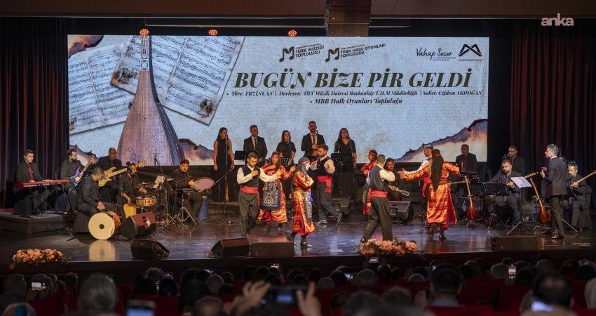 Mersin Büyükşehir Belediyesi Müzik Topluluğu, Anadolu ezgileriyle sahne aldı Mersin Büyükşehir Belediyesi Kültür, Sanat ve Sosyal İşler Dairesi Başkanlığı’na