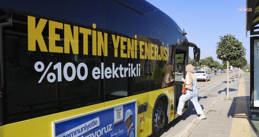 Mersin Büyükşehir Belediyesi’nden 18 elektrikli otobüs ile kent ulaşımına çevreci dokunuş Mersin Büyükşehir Belediyesi, toplu taşıma filosuna yüzde 100 elektrikli 18