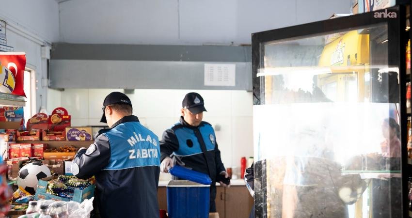 Milas Belediyesi’nden okul kantinlerinde hijyen denetimi Milas Belediyesi Zabıta ekipleri, kent genelindeki okul kantinlerinde yaptığı denetimlerde, gıda