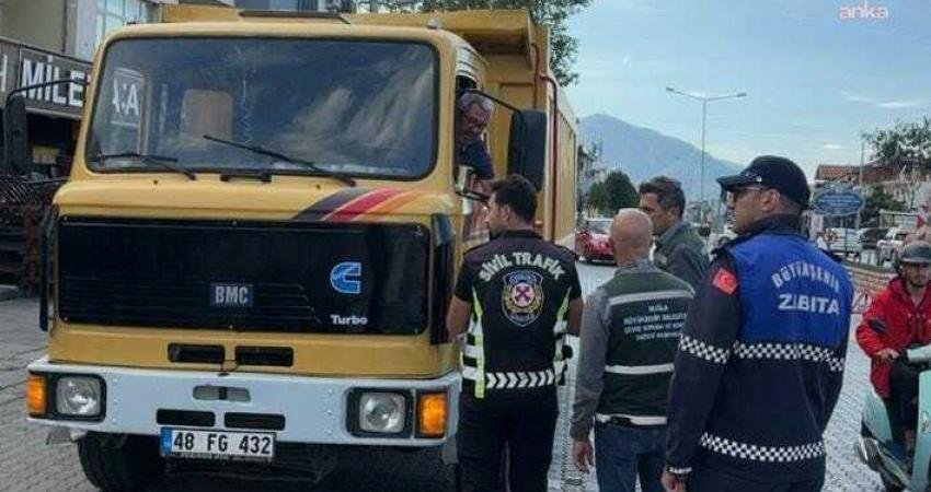 Muğla Büyükşehir Belediyesi, kaçak hafriyatla mücadeleyi sürdürüyor Muğla Büyükşehir Belediyesi, çevre koruma çalışmaları kapsamında il genelinde kaçak