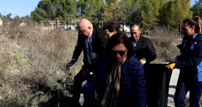 Muğla Büyükşehir Belediyesi’nin temizlik seferberliği Yatağan’da devam etti Muğla Büyükşehir Belediyesi'nin 13 ilçeyi kapsayan temizlik çalışmalarının ikincisi Yatağan'da