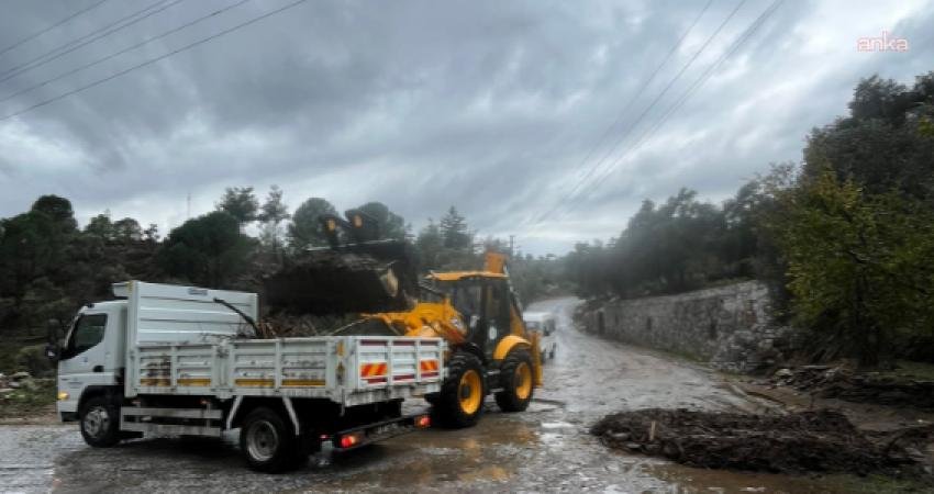 Muğla genelinde gece saatlerinden itibaren etkisini artıran kuvvetli yağış, özellikle