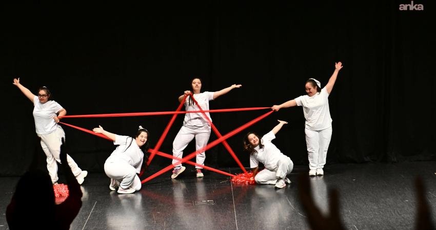 Muratpaşa Belediyesi Engelsiz Kafe’nin özel çocukları, yıl boyunca müzikten dansa