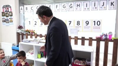 Osmangazi Belediye Başkanı Erkan Aydın, belediye kreşlerinde düzenlenen "Meslek Tanıtım Günleri"