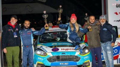 Osmangazi Belediyesi’ni temsil eden engelli kadın ralli pilotu Kübra Denizci