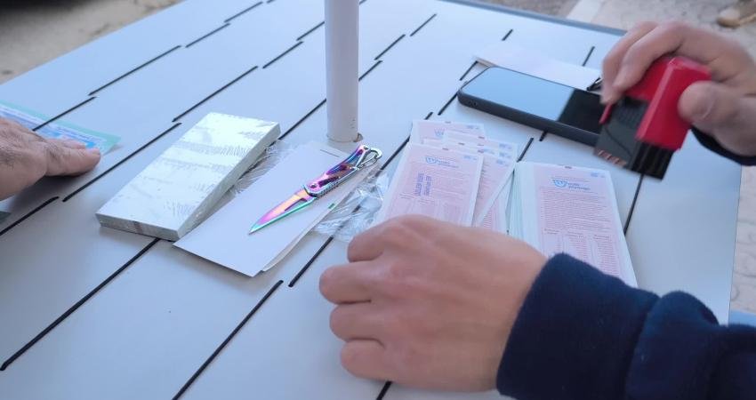 Osmaniyeli piyango satıcısı: “İki asgari ücretli ortak çeyrek bilet alıyor” Osmaniye'nin Kadirli ilçesinde Milli Piyango bileti satıcılığı yapan Ziya Bekar,