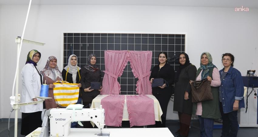 Özel gereksinimli bireylerin anneleri, Mersin Büyükşehir Belediyesi ile dikiş dikmeyi öğreniyor Mersin Büyükşehir Belediyesi Sağlık İşleri Dairesi Başkanlığı’na bağlı Engelsiz Yaşam