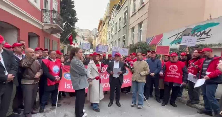 Özel İtalyan Lisesi öğretmenleri: Eğitimin aksamasını değil hakkımızı istiyoruz Tez-Koop-İş sendikası üyesi öğretmenler Özel İtalyan Lisesi önünde bir açıklama