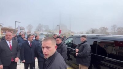 CHP Genel Başkanı Özgür Özel,  partisinin 76'ıncı "Millet İradesine