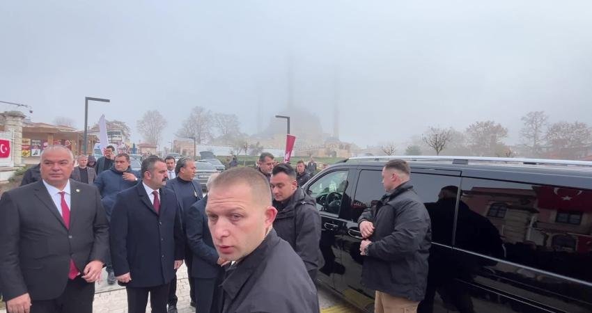 Özgür Özel, Edirne Belediyesi’ni ve CHP İl Başkanlığı’nı ziyaret etti CHP Genel Başkanı Özgür Özel, partisinin 76'ıncı "Millet İradesine