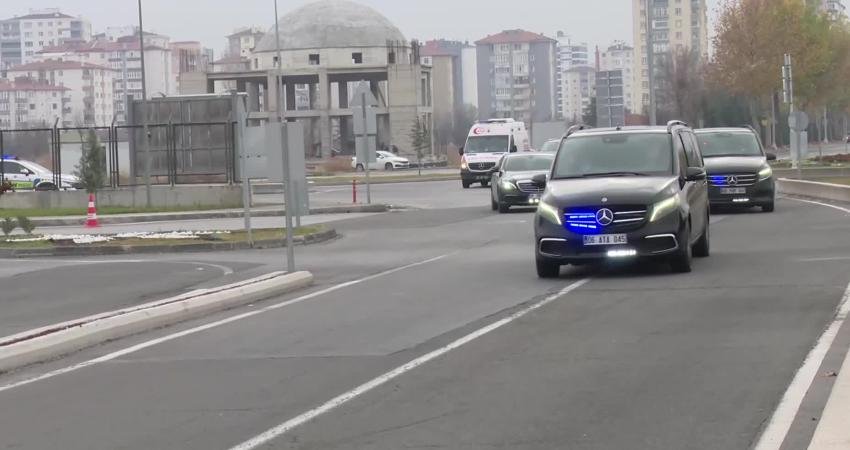 Özgür Özel, Kayseri’de 12’nci Ulaştırma Ana Üs Komutanlığı’na taziye ziyaretinde bulundu CHP Genel Başkanı Özgür Özel, “Millet İradesine Sahip Çıkıyor” mitinglerinin