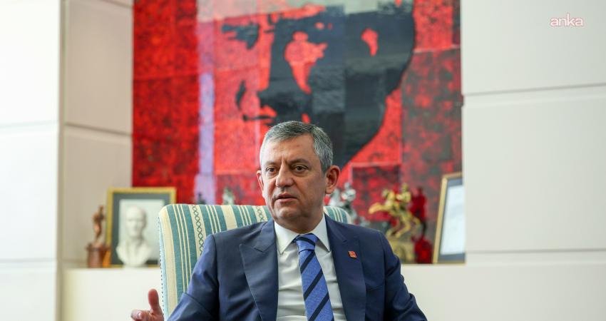 Özgür Özel, yoğun bakımda tedavisi süren Gülşah Durbay’ı ziyaret etti CHP Genel Başkanı Özgür Özel, Manisa'ya giderek Şehir Hastanesi'nde tedavi