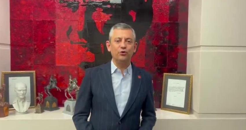 Özgür Özel’den KESK’in 30’uncu yılı mesajı: “Birlikte kazanıp birlikte hakça bölüşebileceğimiz yarınları getirecek bir Türkiye için mücadeleyi sürdüreceğiz” CHP Genel Başkanı Özgür Özel, Kamu Emekçileri Sendikası Konfederasyonu’nun (KESK)