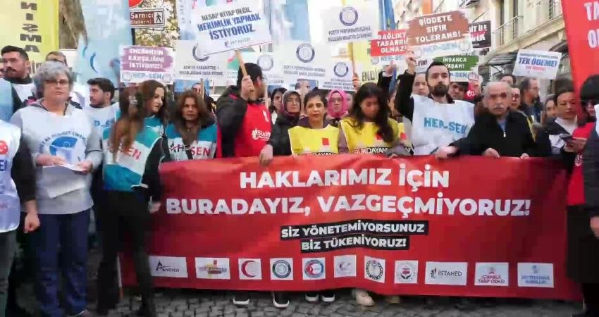 Sağlıkçılardan İstanbul İl Sağlık Müdürlüğü önünde eylem: “Sizin maaşlarınız yönetmelikle mi belirleniyor? Hukuksuz mevzuatlardan bezdik” Sağlık meslek örgütleri, dernekleri ve sendikaları, “eziyet yönetmeliği” olarak adlandırdıkları