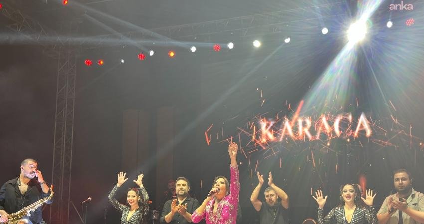 Bursa Büyükşehir Belediyesi tarafından düzenlenen "Yeni Yıla Merhaba" konserinde sanatçı