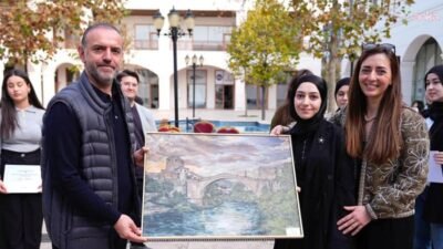 Sancaktepe Belediyesi Gençlik Merkezleri'nde eğitim gören öğrencilerin hazırladığı eserlerden oluşan