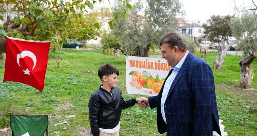 Seferihisar’da 9 yaşındaki Ferit’ten sokak hayvanları için duyarlılık örneği Seferihisar’da yaşayan 9 yaşındaki Ferit, evinin önüne kurduğu küçük mandalina