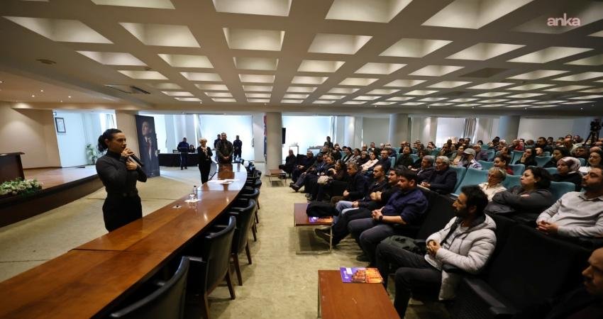 Selçuk’ta bir ilk: TOKİ mağdurlarıyla önemli buluşma Selçuk Kent Konseyi tarafından TOKİ hak sahiplerine yönelik ilk kez