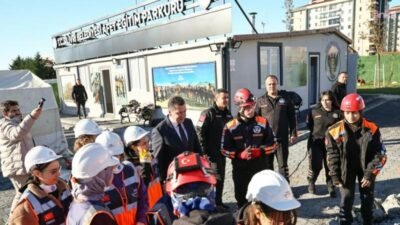 Silivri Belediye Başkanı Bora Balcıoğlu, Afet Eğitim Parkuru'nda eğitim gören